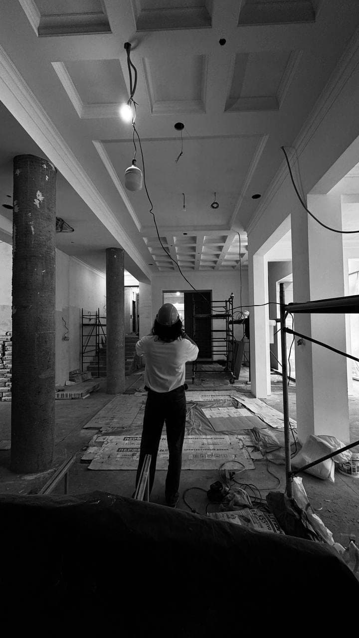 ЖК «Собрание» · лобби с библиотекой — photo 1